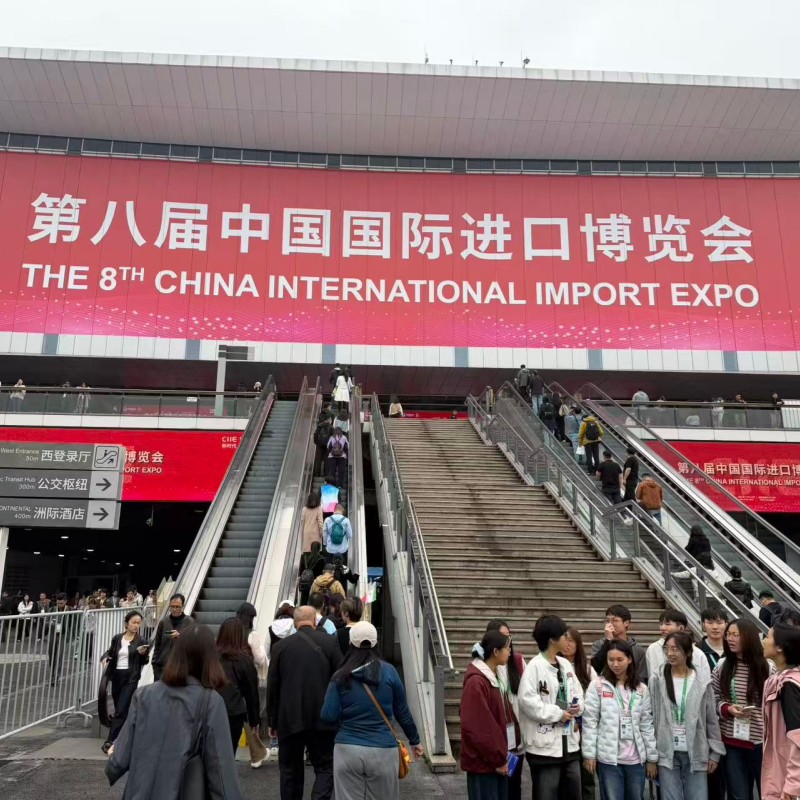 Présentation de notre expertise en impression d'étiquettes à la 8e édition de l'Exposition internationale d'importation de Chine